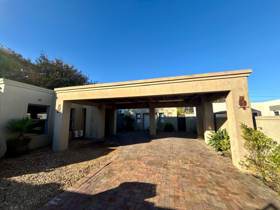 3 Bedroom Property for Sale in Eikenbosch Western Cape
